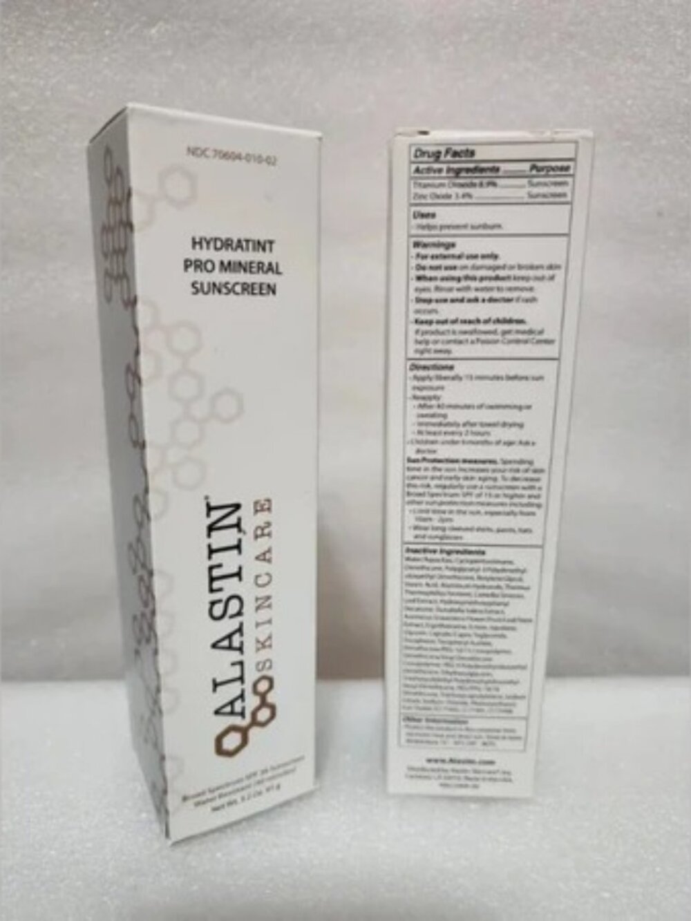 Alastin Hydratint Pro Mineral Broad Spectrum Sunscreen SPF36 (3.2oz/91g) AUTH* - Picture 3 of 4